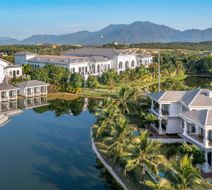 Melia Vinpearl Cam Ranh Beach Resort Exterior