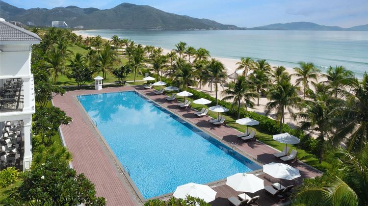 Melia Vinpearl Cam Ranh Beach Resort Pool