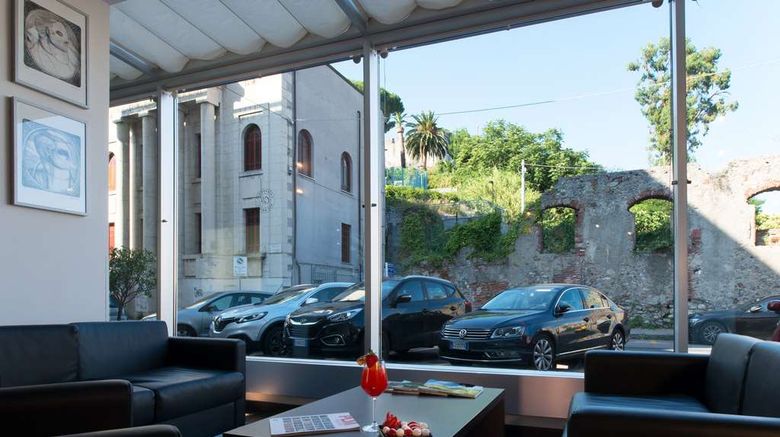 <b>CDH My One Hotel La Spezia Lobby</b>. Images powered by <a href="https://iceportal.shijigroup.com/" title="IcePortal" target="_blank">IcePortal</a>.