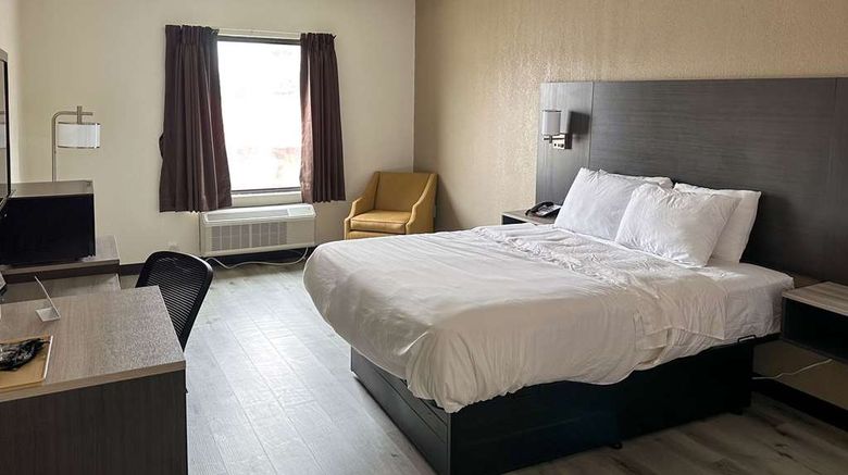 <b>Quality Inn Room</b>. Images powered by <a href="https://iceportal.shijigroup.com/" title="IcePortal" target="_blank">IcePortal</a>.