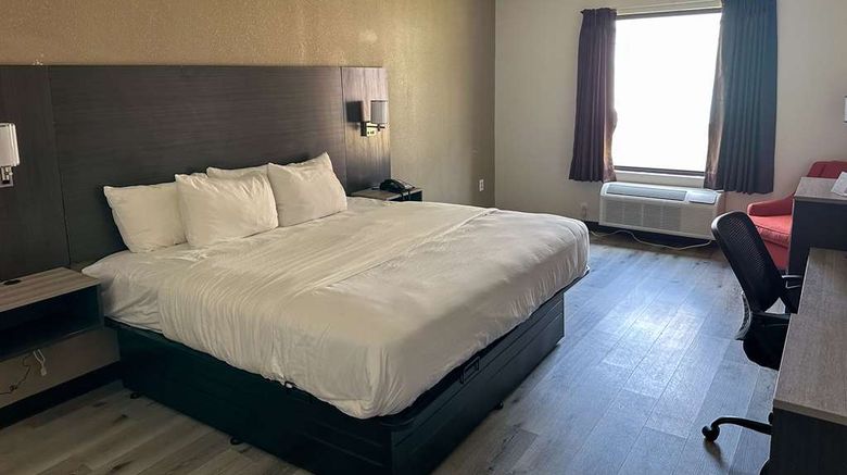 <b>Quality Inn Room</b>. Images powered by <a href="https://iceportal.shijigroup.com/" title="IcePortal" target="_blank">IcePortal</a>.