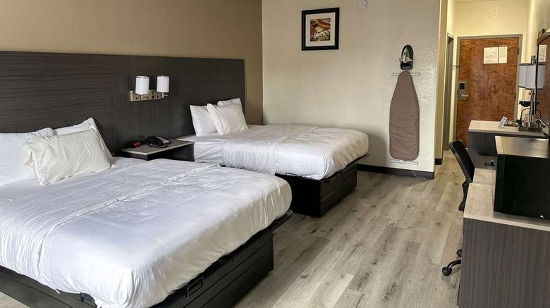<b>Quality Inn Room</b>. Images powered by <a href="https://iceportal.shijigroup.com/" title="IcePortal" target="_blank">IcePortal</a>.
