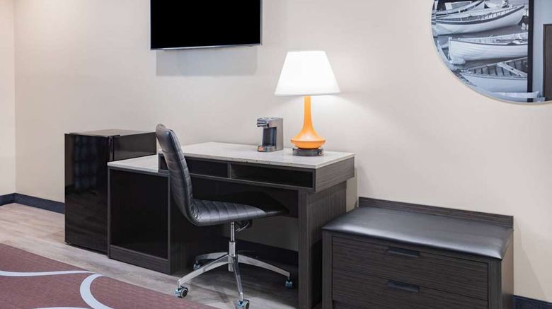 <b>Super 8 by Wyndham Lindenhurst Room</b>. Images powered by <a href="https://iceportal.shijigroup.com/" title="IcePortal" target="_blank">IcePortal</a>.
