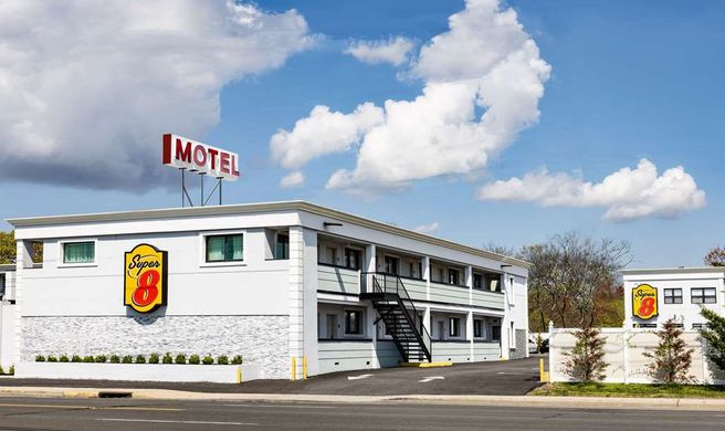 Super 8 by Wyndham Lindenhurst Exterior