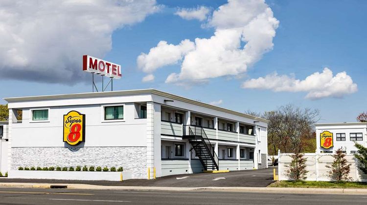 Super 8 by Wyndham Lindenhurst Exterior