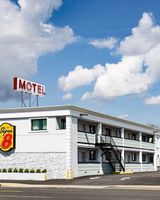 Super 8 by Wyndham Lindenhurst
