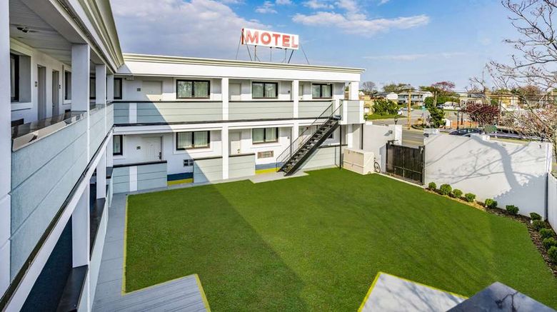 <b>Super 8 by Wyndham Lindenhurst Other</b>. Images powered by <a href="https://iceportal.shijigroup.com/" title="IcePortal" target="_blank">IcePortal</a>.