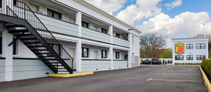 Super 8 by Wyndham Lindenhurst Exterior