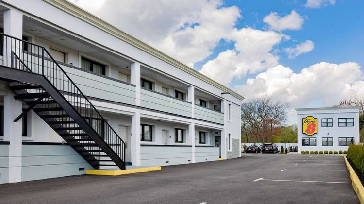 Super 8 by Wyndham Lindenhurst Exterior