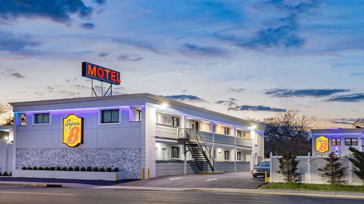 Super 8 by Wyndham Lindenhurst Exterior