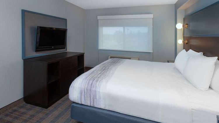 AmericInn by Wyndham Peoria Suite