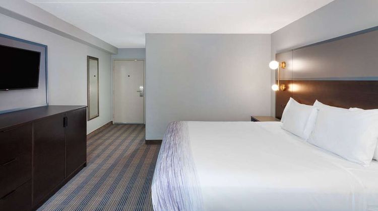 AmericInn by Wyndham Peoria Room