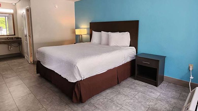 <b>Travelodge by Wyndham Kingsland Room</b>. Images powered by <a href="https://iceportal.shijigroup.com/" title="IcePortal" target="_blank">IcePortal</a>.