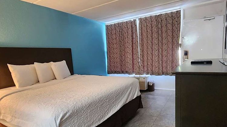 Travelodge by Wyndham Kingsland Room