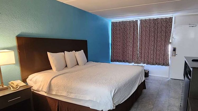 Travelodge by Wyndham Kingsland Room