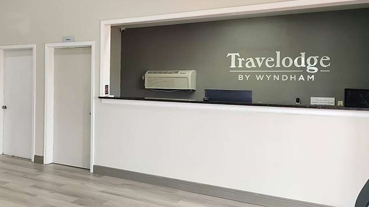Travelodge by Wyndham Kingsland Lobby