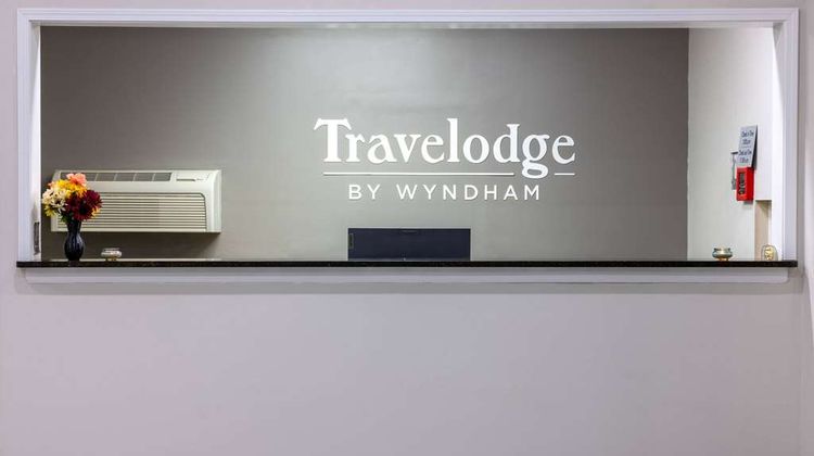 Travelodge by Wyndham Kingsland Lobby