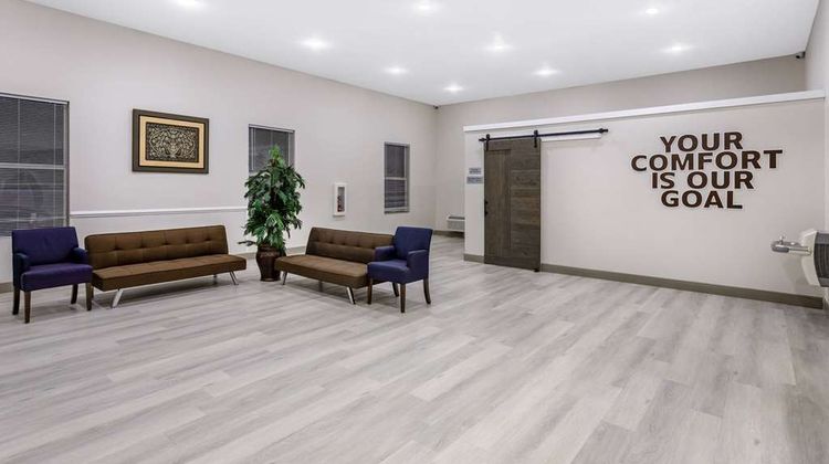 Travelodge by Wyndham Kingsland Lobby