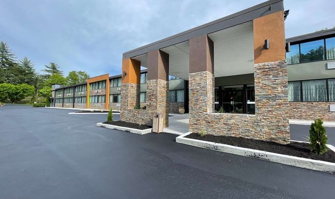 Wingate by Wyndham Lake George Exterior