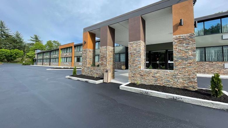 <b>Wingate by Wyndham Lake George Exterior</b>. Images powered by <a href="https://iceportal.shijigroup.com/" title="IcePortal" target="_blank">IcePortal</a>.