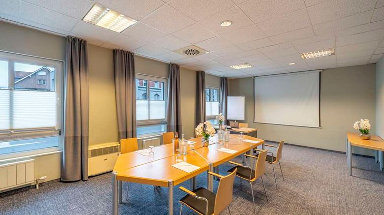 <b>Sure Hotel by BW Hilden-Dusseldorf Meeting</b>. Images powered by <a href="https://iceportal.shijigroup.com/" title="IcePortal" target="_blank">IcePortal</a>.