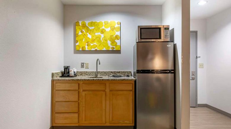 <b>Comfort Inn and Suites Shelbyville Suite</b>. Images powered by <a href="https://iceportal.shijigroup.com/" title="IcePortal" target="_blank">IcePortal</a>.