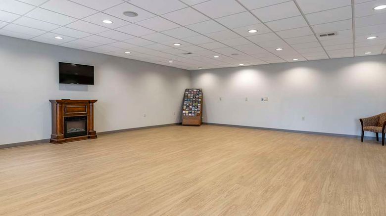 <b>Comfort Inn and Suites Shelbyville Meeting</b>. Images powered by <a href="https://iceportal.shijigroup.com/" title="IcePortal" target="_blank">IcePortal</a>.