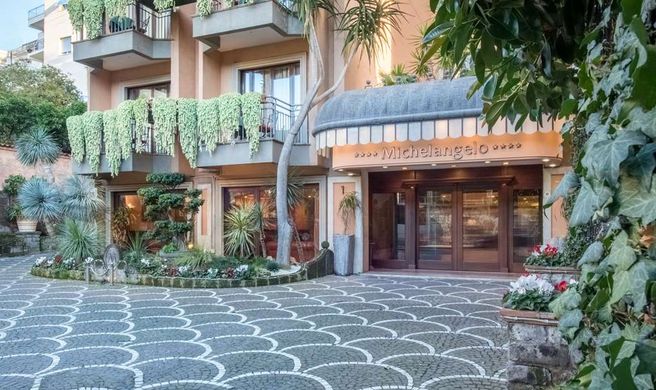Hotel Michelangelo Exterior