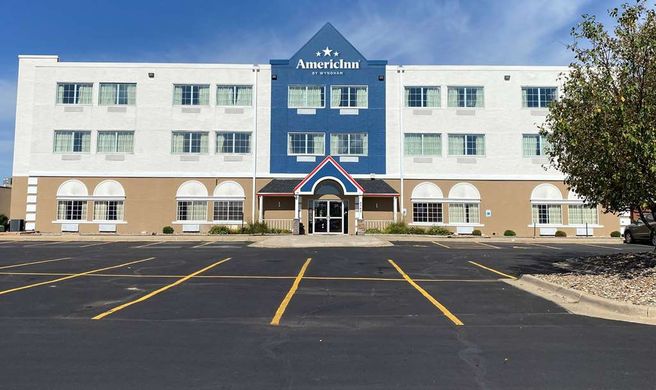 AmericInn by Wyndham Cedar Rapids North Exterior