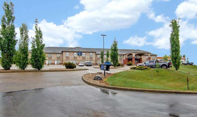 Clarion Pointe Rimbey Exterior