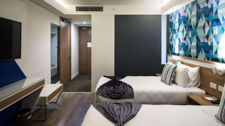 Carnmore Hotel Christchurch Room