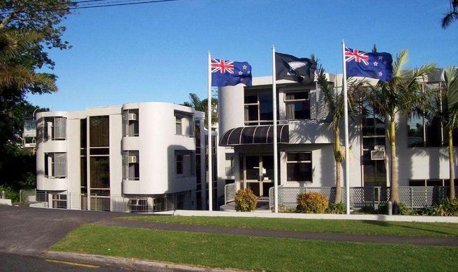 Carnmore Hotel Takapuna Exterior