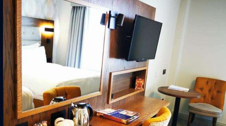 <b>Bridge House Hotel Room</b>. Images powered by <a href="https://iceportal.shijigroup.com/" title="IcePortal" target="_blank">IcePortal</a>.