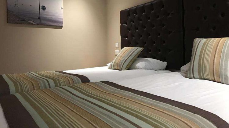 Camelia Hotel & Restaurant Room