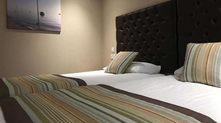 Camelia Hotel & Restaurant Room