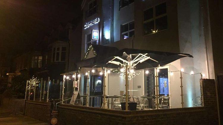 Camelia Hotel & Restaurant Exterior