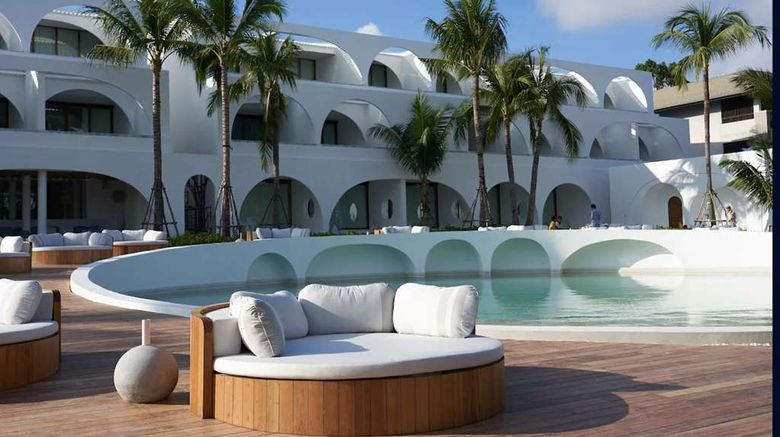 <b>SALA Chaweng Beach Resort & Spa Pool</b>. Images powered by <a href="https://iceportal.shijigroup.com/" title="IcePortal" target="_blank">IcePortal</a>.