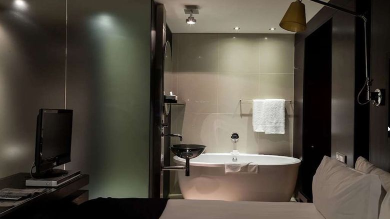 <b>Colosseum Luxury Hotel Room</b>. Images powered by <a href="https://iceportal.shijigroup.com/" title="IcePortal" target="_blank">IcePortal</a>.