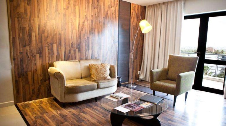 <b>Colosseum Luxury Hotel Room</b>. Images powered by <a href="https://iceportal.shijigroup.com/" title="IcePortal" target="_blank">IcePortal</a>.
