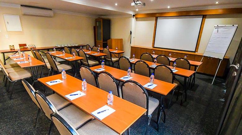 <b>Island Club Hotel & Apartments Meeting</b>. Images powered by <a href="https://iceportal.shijigroup.com/" title="IcePortal" target="_blank">IcePortal</a>.