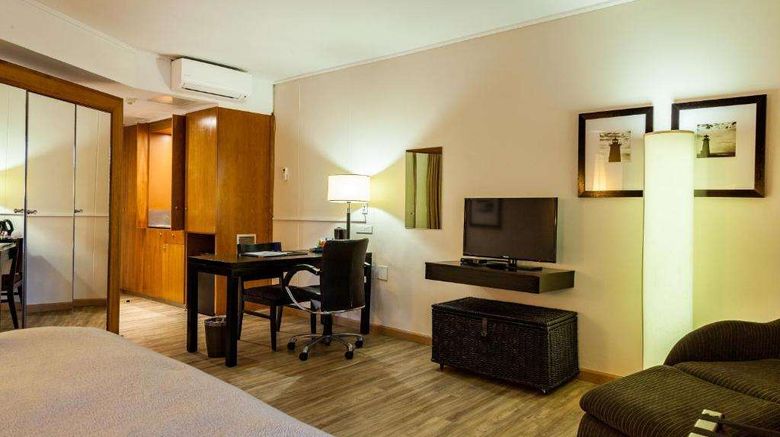<b>Island Club Hotel & Apartments Suite</b>. Images powered by <a href="https://iceportal.shijigroup.com/" title="IcePortal" target="_blank">IcePortal</a>.
