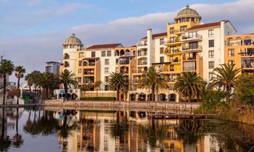 Island Club Hotel & Apartments