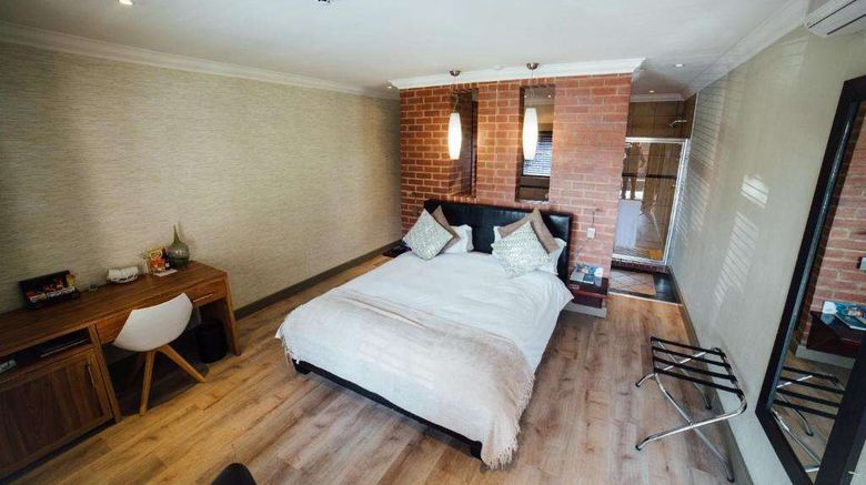 <b>Menlyn Boutique Hotel Room</b>. Images powered by <a href="https://iceportal.shijigroup.com/" title="IcePortal" target="_blank">IcePortal</a>.