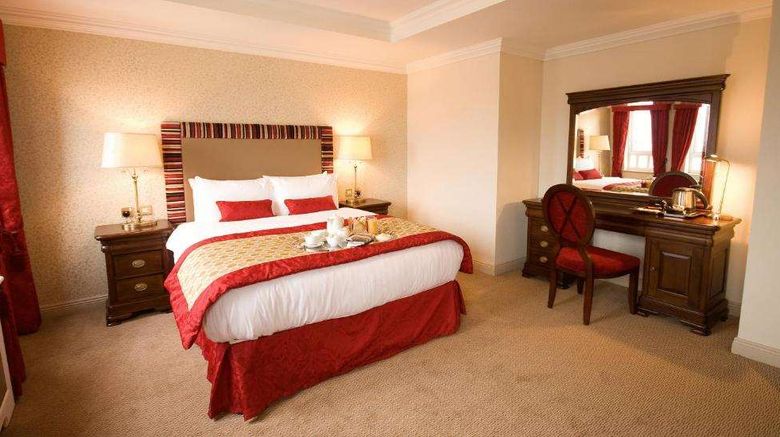 <b>Bracken Court Hotel Room</b>. Images powered by <a href="https://iceportal.shijigroup.com/" title="IcePortal" target="_blank">IcePortal</a>.