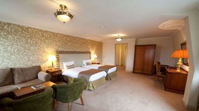 <b>Bracken Court Hotel Room</b>. Images powered by <a href="https://iceportal.shijigroup.com/" title="IcePortal" target="_blank">IcePortal</a>.