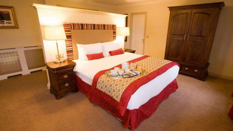 <b>Bracken Court Hotel Room</b>. Images powered by <a href="https://iceportal.shijigroup.com/" title="IcePortal" target="_blank">IcePortal</a>.