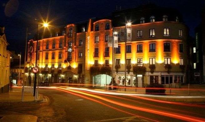 Bracken Court Hotel Exterior