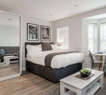 Central Cambridge Studios Room