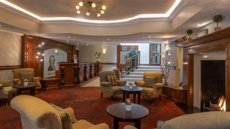 <b>The Court Yard Hotel Lobby</b>. Images powered by <a href="https://iceportal.shijigroup.com/" title="IcePortal" target="_blank">IcePortal</a>.