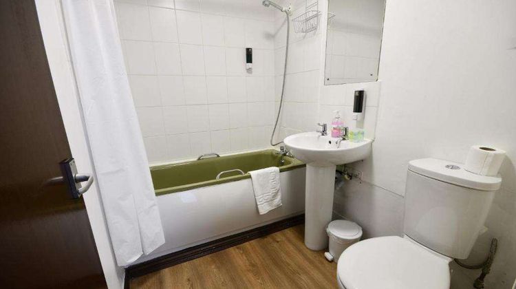 Royal Kettering Hotel Room